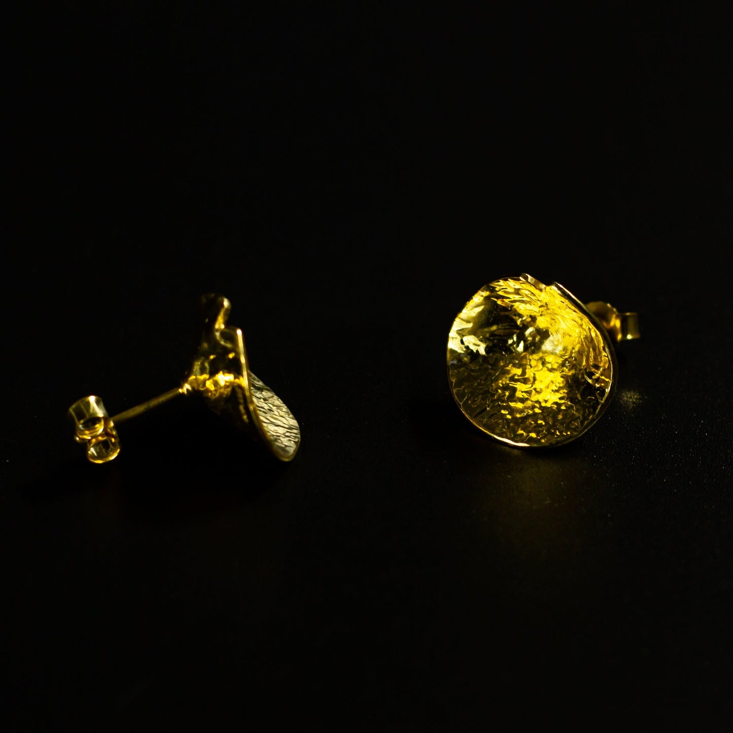 OSHI IV GOLD EARRINGS